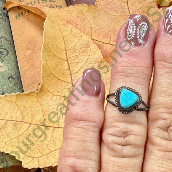 Vintage Navajo Sterling Silver & Turquoise Ring Size 5 - Picture 2 of 5
